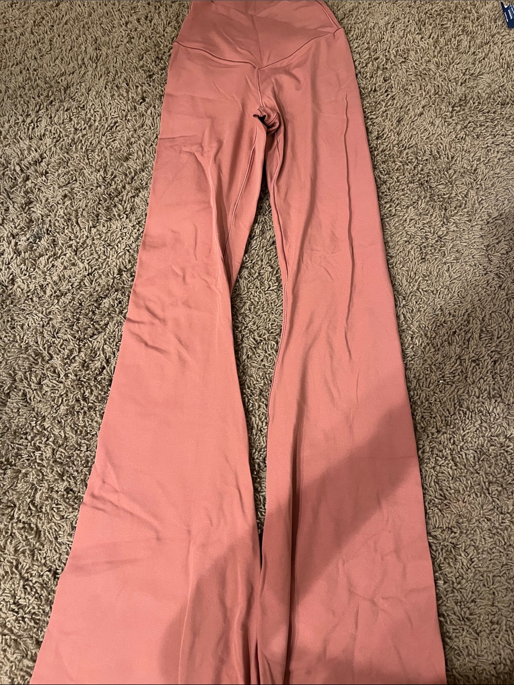 aerie High-Waist Dusty Rose Crossover Leggings Flared - Picture 2 of 4